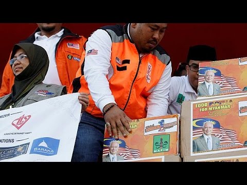 شاهد مساعدات ماليزية للروهينغا وحكومة آن سونغ سوتشي توزعها بين المسلمين والبوذيين