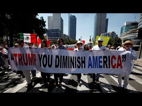 شاهد المكسيكيون يحتجون على سياسة الرئيس ترامب