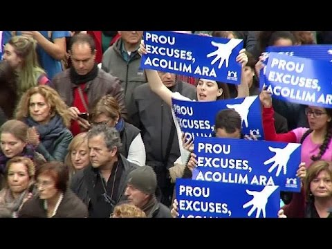 شاهد  مظاهرة في برشلونة للمطالبة باستقبال اللاجئين