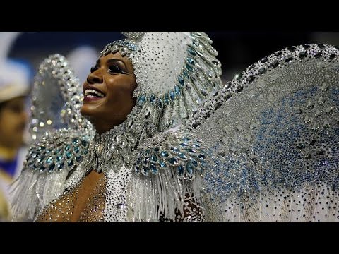 بالفيديو  ريو دي جانيرو تحتفل على وقع كرنفالها الشعبي