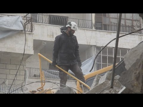 بالفيديو أكثر من 10 قتلى في غارات عنيفة شمال غرب سورية