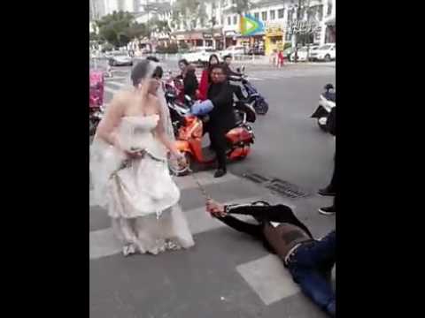 شاهد عروس تجر العريس من يديه بـسلسلة لهروبه من الزفاف