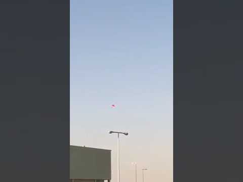 شاهدلحظة سقوط مظلي سعودي بعد إصابته بحالة إغماء