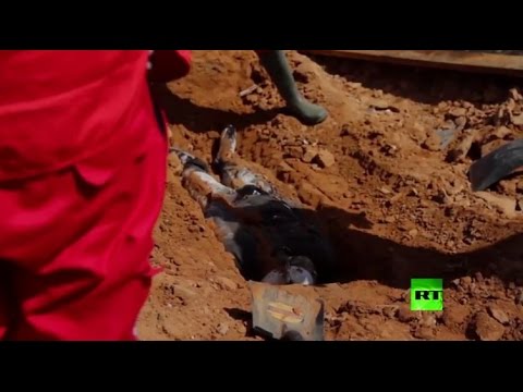 شاهد العثور على مقابر جماعية غرب مدينة بنغازي