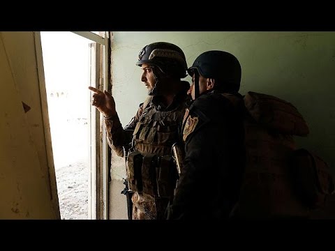 شاهد العبادي يتفقّد القوات العراقية في الموصل