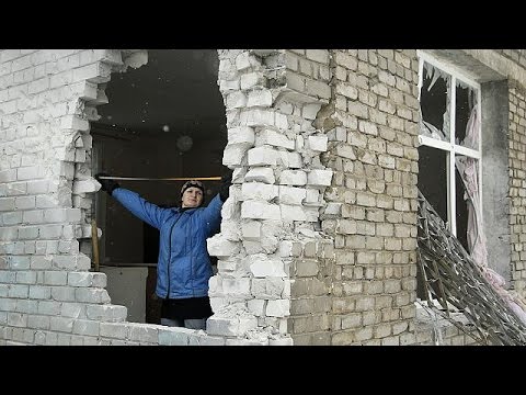 شاهد أهالي شرق أوكرانيا يبحثون عن بناء حياتهم اليومية
