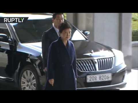 شاهد رئيسة كورية الجنوبية المعزولة تمثل أمام المحكمة