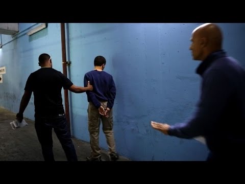 شاهد اسرائيل تعتقل يهوديًا يُشتبه باطلاقه تهديدات معادية للسامية