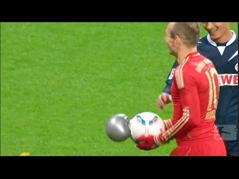 شاهد عندما تنفجر الكرة في الملعب أثناء المباراة