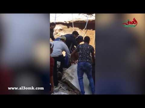 شاهدلحظة انتشال سيدة من تحت الأنقاض اثر انهيار منزل في حي حسان