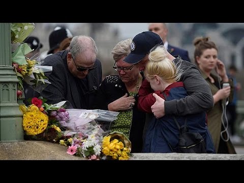 شاهد تجمع حاشد تكريمًا لضحايا اعتداء لندن