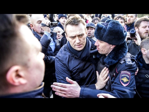 شاهد الشرطة الروسية تعتقل 30 متظاهرًا