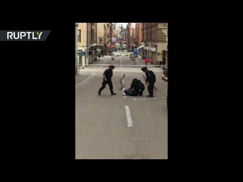 شاهد شرطة ستوكهولم تعتقل المشتبه به في عملية الدهس