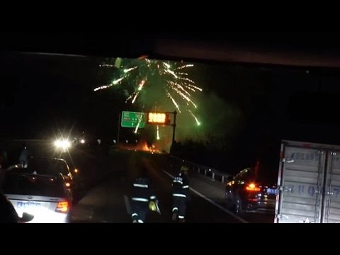 لقطات كارثية للحظة انفجار شاحنة ألعاب نارية