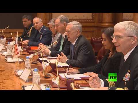 شاهد لحظة لقاء وزير الدفاع الأميركي مع نظيره السعودي