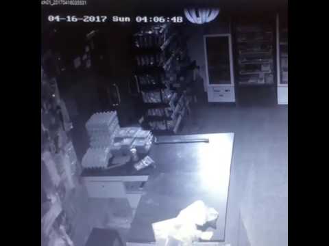 شاهد لص يسرق