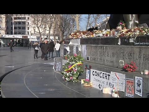 متعاطفون يتضامنون مع ضحايا شارلي إبدو