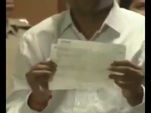 إغماء وزير هندي يثير ضجة عبر تويتر