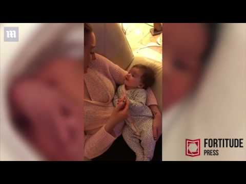 طفلة 13 أسبوعًا تصدم والدتها بعد نطق كلمة