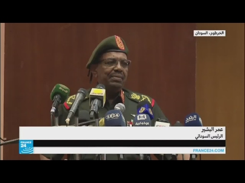 شاهد عمر البشير يعلن عن وجود مدرعات مصرية