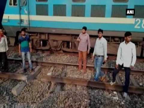 الماويون يفجرون خط سكة حديد في الهند