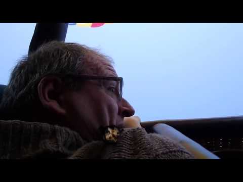 انفجار منطاد يضيع مفاجأة طلب زواج  شاب من حبيبته