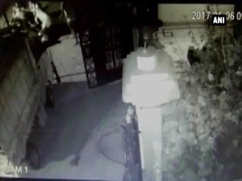 شاهد لحظة إطلاق مسلحين النار على رجل أعمال