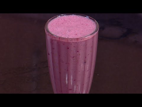 شاهد طريقة عمل مشروب الزبادي بالتوت