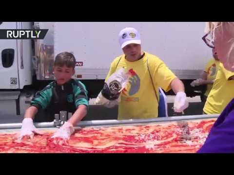 ولاية كاليفورنيا تحطم الرقم القياسي لأضخم بيتزا في العالم