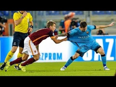 شاهد لقطات للمدافعين الذين يحاولون اسقاط ميسي أرضًا