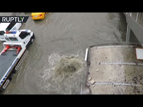 مشاهد صادمة لطوفان اسطنبول