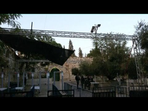 اشاهد لاحتلال الإسرائيلي ينصب كاميرات عند باب الأسباط في القدس