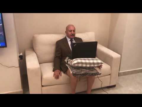 شاهد ظهور المحلل السياسي مجيد عصفور بـ الشورت أثناء لقاء عبر السكايب
