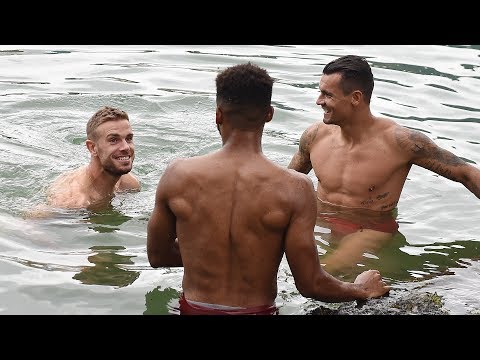 شاهد محمد صلاح يقضي استراحته مع لاعبي ليفربول