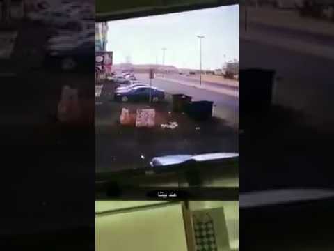 لحظة سحل امرأة وسرقة حقيبتها في وضح النهار