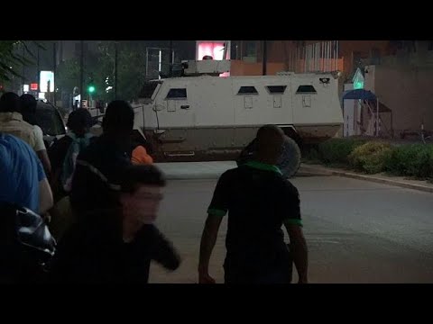 شاهد  مقتل 17 شخصًا واحتجاز رهائن في هجوم على مطعم تركي