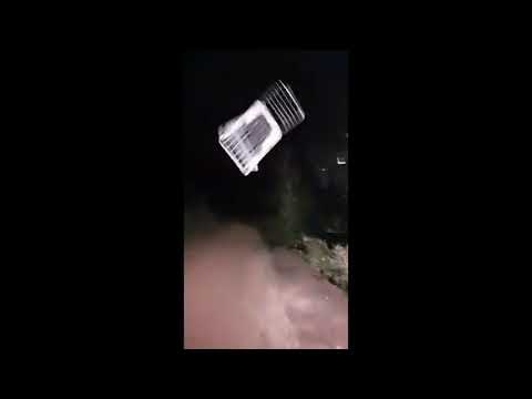 محاولة شاب لنشر ملابسه بنفسه تنتهي بكارثة