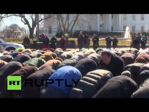 صلاة الجمعة أمام البيت الأبيض في واشنطن