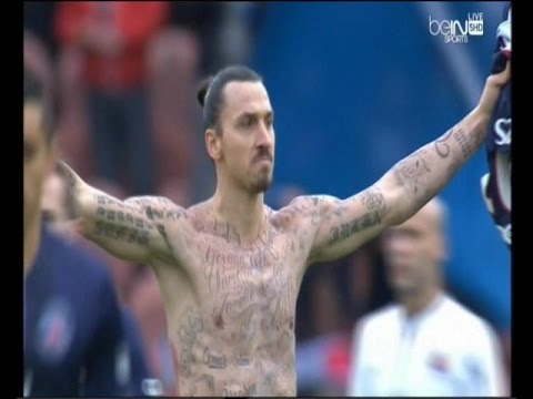 إبراهيموفيتش يسجل هدفًا على طريقة الكاراتيه