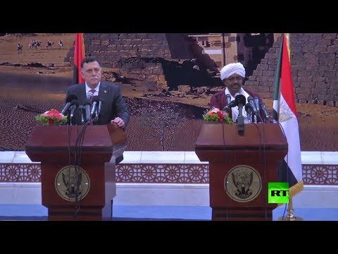 الرئيس السوداني عمر حسن البشير يستقبل الوفد الليبي