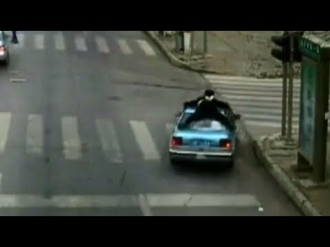 أشجع تصرف من ضابط شرطة لإيقاف سيارة مخالفة