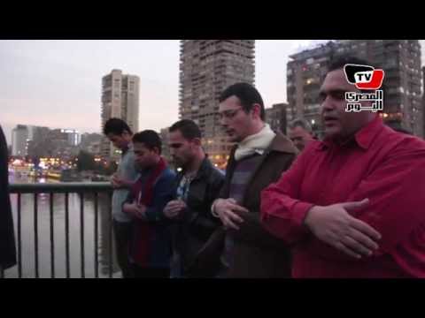 نشطاء يصلّون الغائب على ضحايا الدفاع الجوي