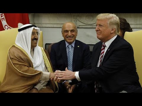 شاهد ترامب يبحث مع أمير الكويت سبل حل الأزمة الخليجية