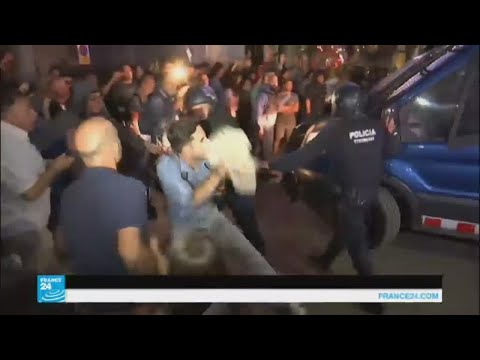 شاهد أحداث شغب وتوتر في إقليم كتالونيا
