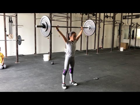 طفلة تبلغ من العمر 12 عامًا تعيش حياة الأبطال