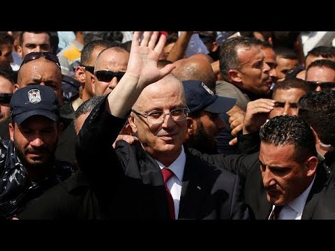 شاهد  رئيس الوزراء الفلسطيني يصل قطاع غزة