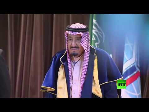 العاهل السعودي بعد منحه الدكتوراه الفخرية علق قائلًا أنا الأن الدكتور سلمان