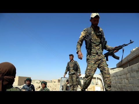 شاهد استسلام مئة عنصر من تنظيم داعش وإعلان نقلهم خارج الرقة