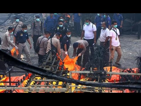 شاهد مقتل 47 شخصًا إثر إنفجار مصنع للألعاب النارية في إندونيسيا