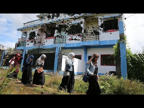 شاهد اعتقال قوات الأمن الفلبينية أندونيسيًا